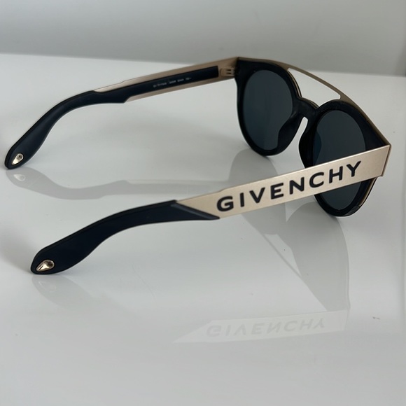 Like new Givenchy sunglasses w/ case! - Picture 6 of 6